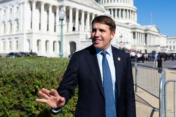 House Democrats Push for Subpoena Authority in Probe of Iran Strike Betting