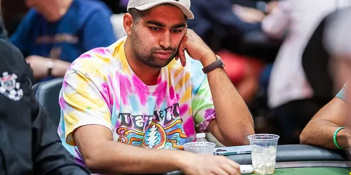 Nik Airball during Hustler Casino Live action